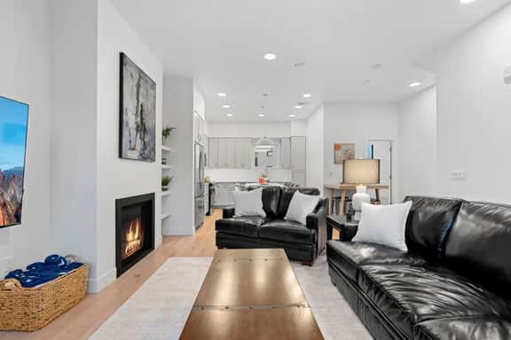 Downtown Lux Townhouse 3BD/3.5BA