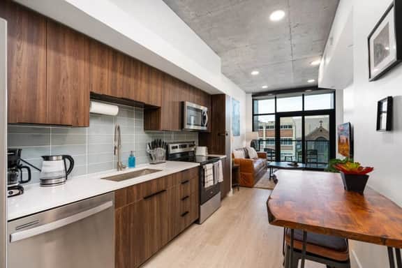 Downtown SLC Luxury 1BD / 1BA- Pool/HotTub 24hrGym