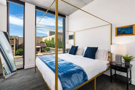 Downtown SLC Luxury 1BD / 1BA- Pool/HotTub 24hrGym