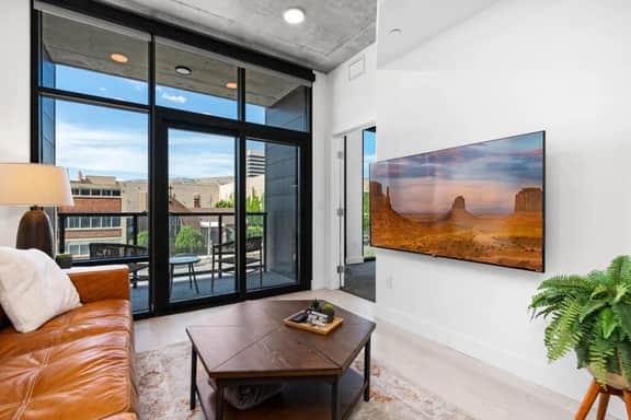 Downtown SLC Luxury 1BD / 1BA- Pool/HotTub 24hrGym