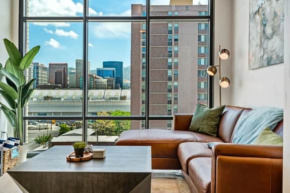 Exceptional 1BD/BA-PoolHotTubGymParking- Downtown!