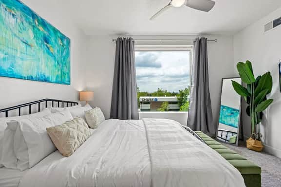 Gorgeous Central City 2BD / 2BA