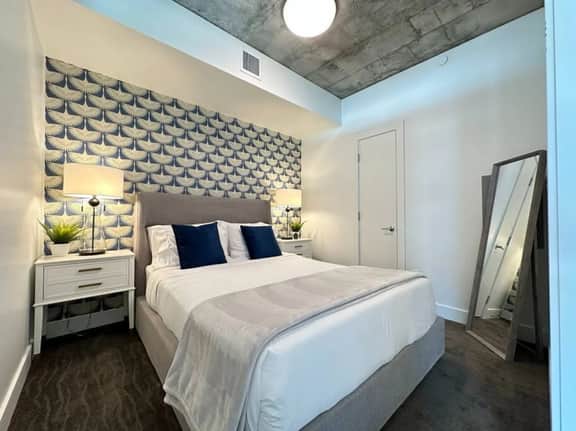 Gorgeous Downtown 1BD/1BA - BEST views + Amenities