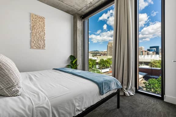 Impeccable Luxury 1BD|SaltPalace, Delta Center|Balcony|Amenities|Parking|Views
