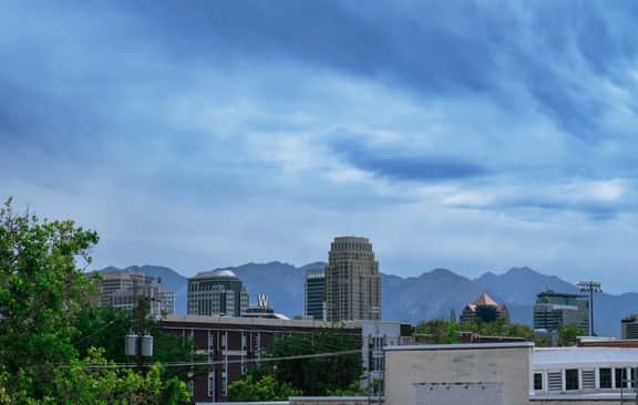 Luxury Downtown 1BR 1BA - Pool/Gym/Pkg/Bowls+More!