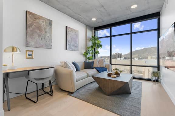 Perfect Dntwn Retreat- Convention Cntr- Amenities!