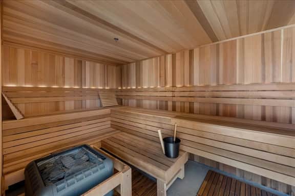 Pool! Hot tub+Sauna+Parking+Gym 1 KG/1BA- DWTN!