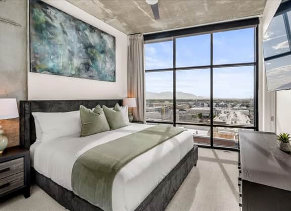 Sky-High Views Lux-2bd/2ba-Rooftop Pool-HTub-Gym