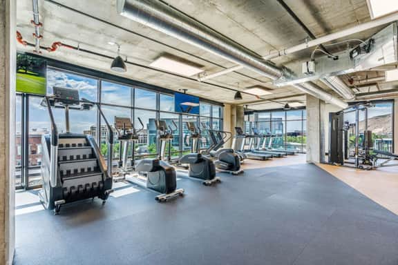 Sky-High Views Lux-2bd/2ba-Rooftop Pool-HTub-Gym