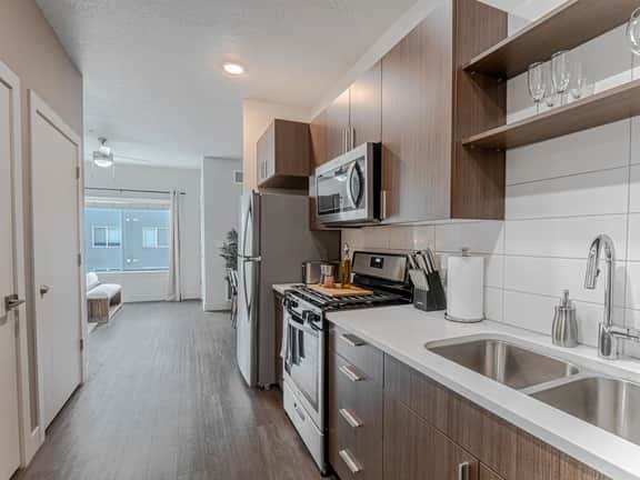 Stylish Studio N/Convention Ctr - Pool, HTub+More!