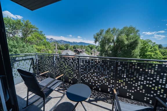 Sugarhouse! Mountain View 3BR, 2BA Gym, Parking