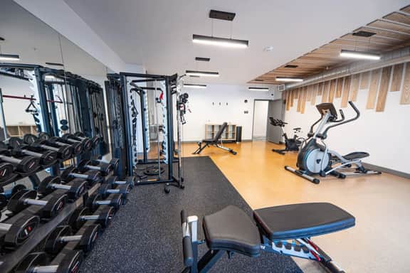 Sugarhouse! Mtn Views!|TopFloor|King|Parking|Gym