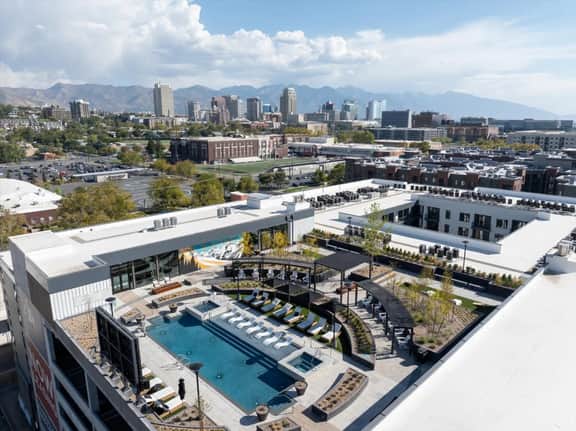 Top VIEWS! Capital building! Rooftop pool/gym/bowl