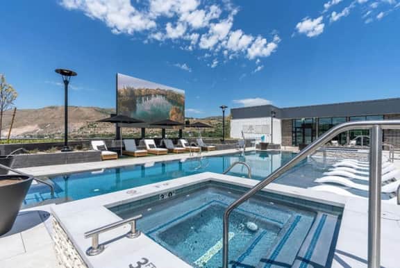 Vibrant 1BD 1BA w/Pool, Gym, HTub, Bowling + More!