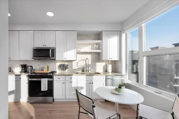 Vibrant 1BD 1BA w/Pool, Gym, HTub, Bowling + More!