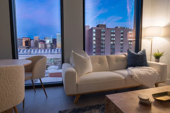 10th flr Beauty! Hot tub/Pking/Pool/Views!/Kg bed!