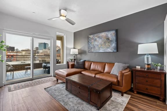 Beautiful, Opulent Central City 1BD1BA- Amenities!