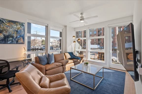 BEST-Amenities |King bd| Pool| Hottub| Gym|Pking|Bowl