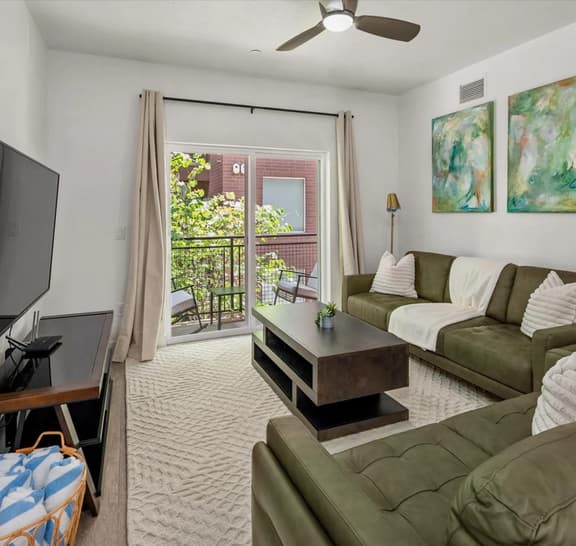 Central City Luxury-2BR/2BA Pool/Htub/Gym/Parking