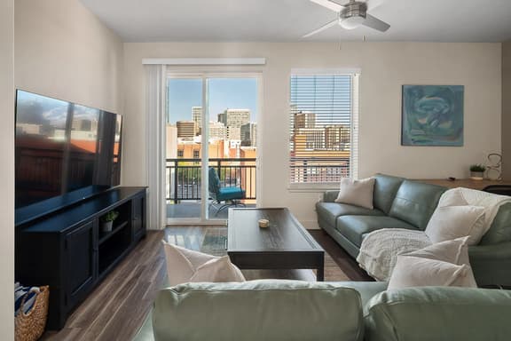 Convention Ctr - Stylish 2BD/2BA w/Pool/Gym/Htub
