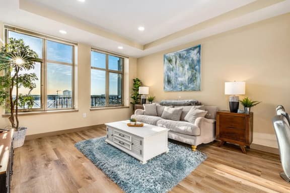 Downtown beauty - perfect location