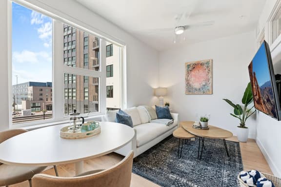 Downtown Luxury 1BD- Pool/Spa/Bowl/Golf/Gym/Parkng