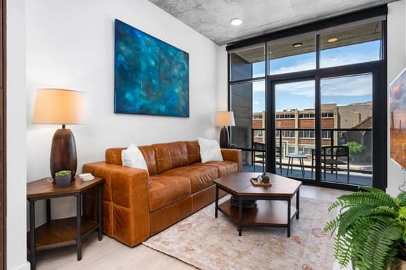 Downtown SLC Luxury 1BD / 1BA- Pool/HotTub 24hrGym