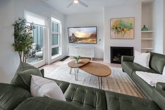 Dwntn Lux Townhome - Best Amenities- 3BD/4BA