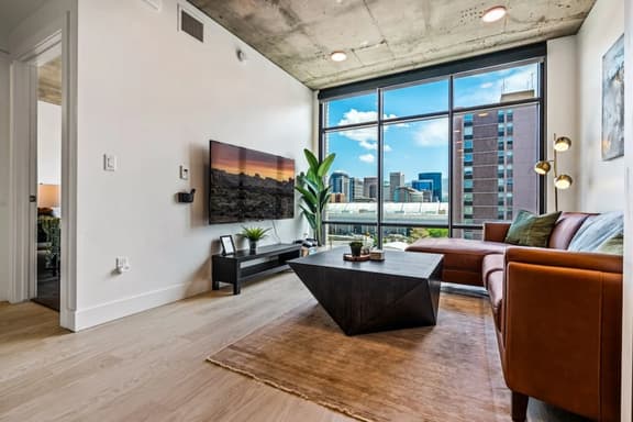 Exceptional 1BD/BA-PoolHotTubGymParking- Downtown!