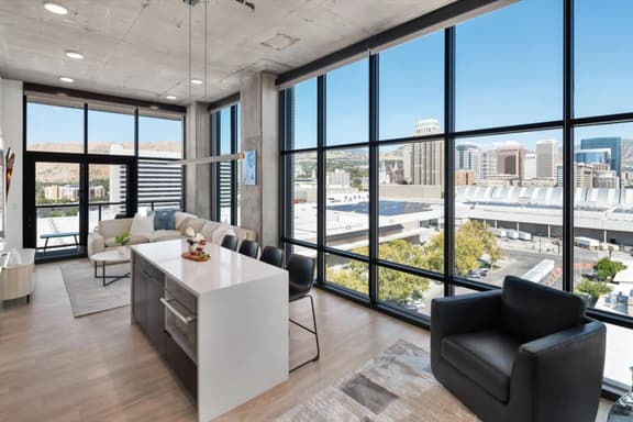 Premium Penthouse Luxury -Pool, Gym, Prkng, Views!
