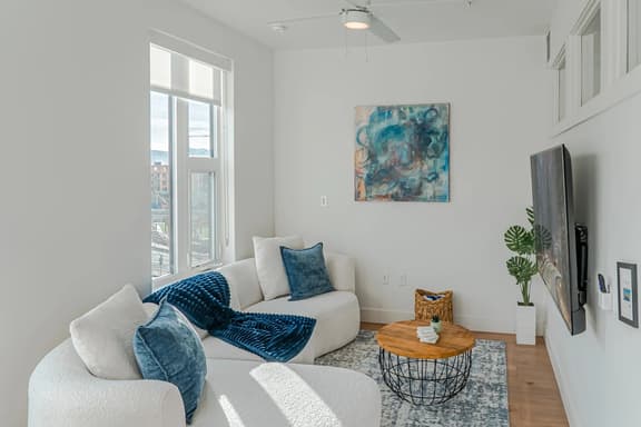 Vibrant 1BD 1BA w/Pool, Gym, HTub, Bowling + More!